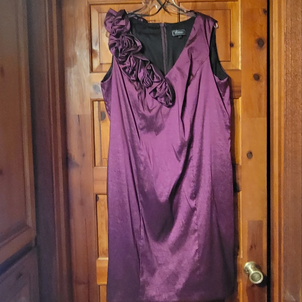 Dressbarn Collection Sz16W Formal,Prom purple dress. Sleeveless with zipperback